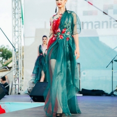 Din colecția vestimentară „Trandafir de Vis” Designer Maria Ciubotari