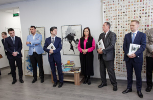 Vernisarea expozitiei Suzanei Fantanariu-AMBALAJ PENTRU SUFLET (2)