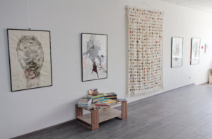 Vernisarea expozitiei Suzanei Fantanariu-AMBALAJ PENTRU SUFLET (21)