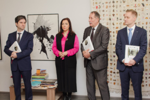Vernisarea expozitiei Suzanei Fantanariu-AMBALAJ PENTRU SUFLET (4)