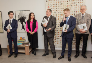 Vernisarea expozitiei Suzanei Fantanariu-AMBALAJ PENTRU SUFLET (5)