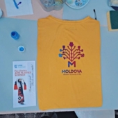 Tricou decorat prin tehnica serigrafie