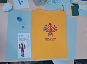 Tricou decorat prin tehnica serigrafie