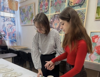 Atelier-de-pictura-textila-ca-instrument-de-dezvoltare-emotionala-in-mediul-universitar-2