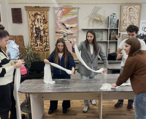 Atelier-de-pictura-textila-ca-instrument-de-dezvoltare-emotionala-in-mediul-universitar-3