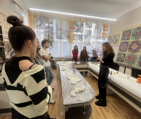 Atelier-de-pictura-textila-ca-instrument-de-dezvoltare-emotionala-in-mediul-universitar-4