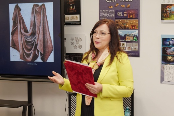 Doamna-Ana-Simac-decan-a-Facultatii-Arte-Plastice-si-Design-2