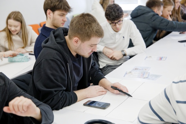 Elevii-clasei-a-XII-a-de-la-LT-„Miguel-de-Cervantes-Saavedra-in-vizita-la-FAVD-17