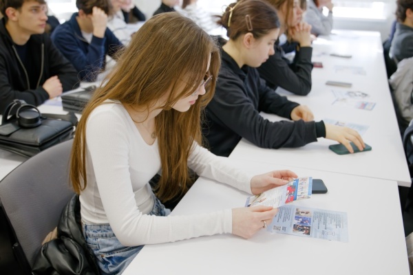 Elevii-clasei-a-XII-a-de-la-LT-„Miguel-de-Cervantes-Saavedra-in-vizita-la-FAVD-8