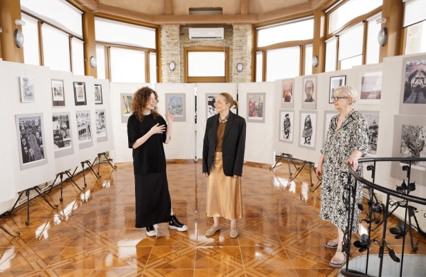 Expozitie-de-grafica-Autenticitatea-orasului-meu-Dialoguri-ale-timpului-si-spatiului-3