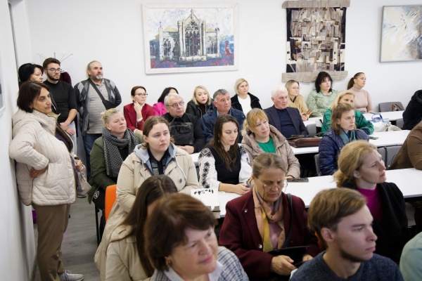 Seminar-stiintifico-metodic-pentru-cadrele-didactice-din-republica-Tehnici-de-lucru-si-stimularea-creativitatii-ele-6