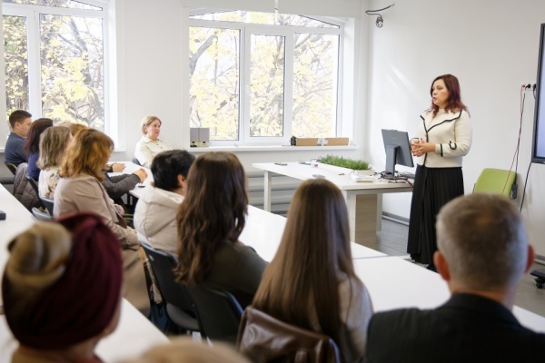 Seminar-stiintifico-metodic-pentru-cadrele-didactice-din-republica-Tehnici-de-lucru-si-stimularea-creativitatii-ele-8
